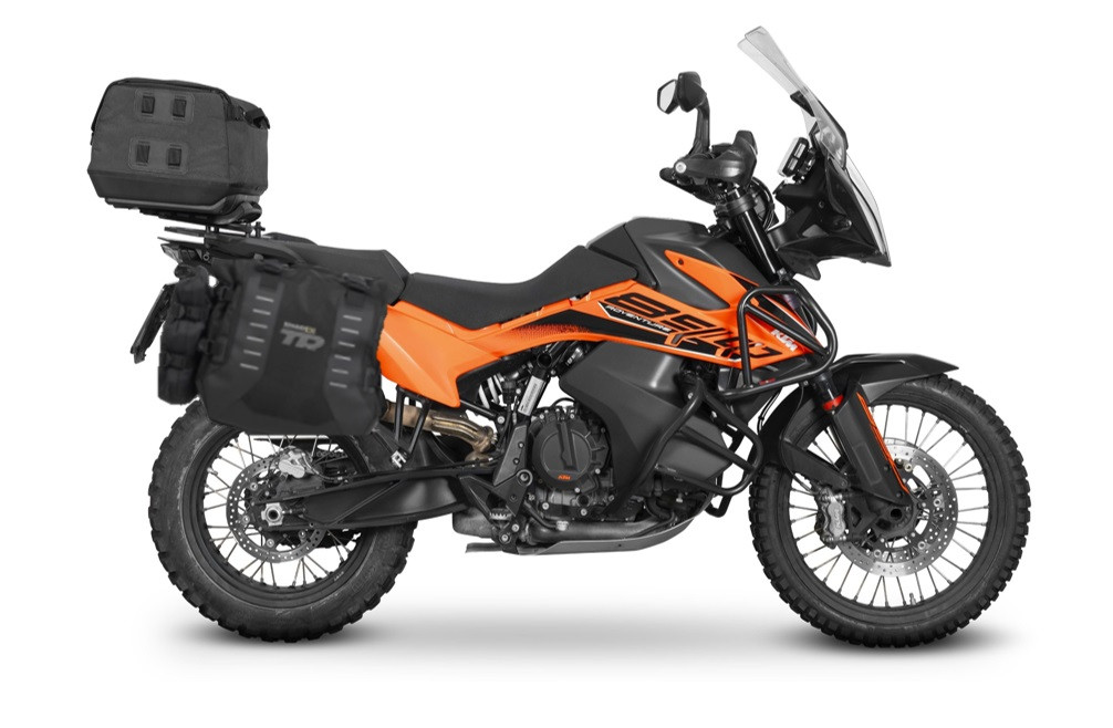 Set of SHAD TERRA TR40 adventure saddlebags and SHAD TERRA rear bag TR50, including mounting kit SHAD KTM 790/890 ADVENTURE