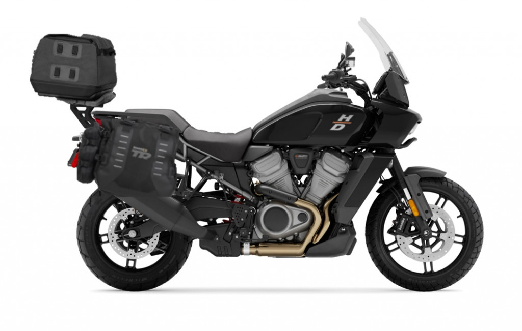 Set of SHAD TERRA TR40 adventure saddlebags and SHAD TERRA rear bag TR50, including mounting kit SHAD HARLEY 1250 PAN AMERICA