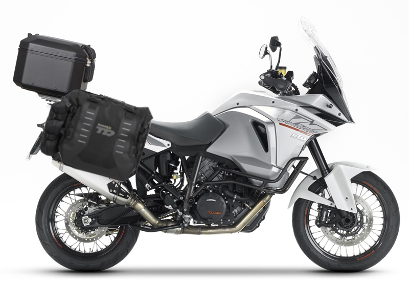 Complete set of SHAD TERRA TR40 adventure saddlebags and SHAD TERRA BLACK aluminium 48L topcase, including mounting kit SHAD KTM Adventure 1090, 1190, Super Adventure 1290 (R, S)