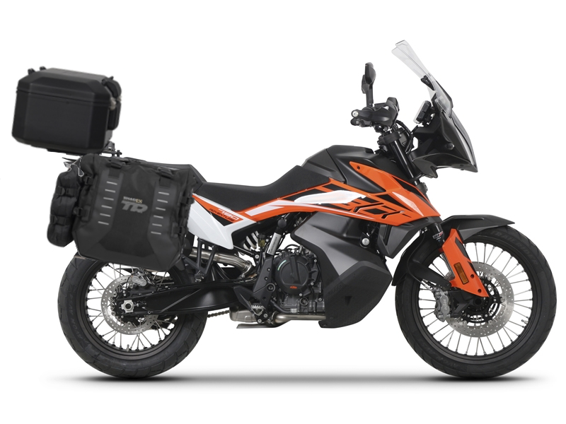 Complete set of SHAD TERRA TR40 adventure saddlebags and SHAD TERRA BLACK aluminium 48L topcase, including mounting kit SHAD KTM 790 Adventure (R) / KTM 790 Adventure (L) / HUSQVARNA NORDEN 901