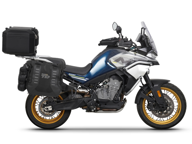 Complete set of SHAD TERRA TR40 adventure saddlebags and SHAD TERRA BLACK aluminium 48L topcase, including mounting kit SHAD CF Moto 800MT